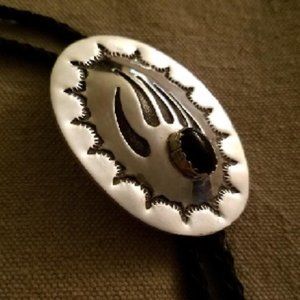 ELEGANT VINTAGE Navajo Bear Claw Design Bolo Tie Sterling Silver w/Black Onyx